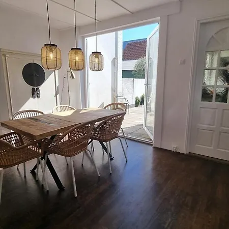 The Old Village Centre At Sea House 3 Bedrooms *